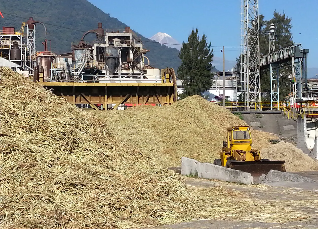 Feedstock stockpiles, loading equipment and plant reception at an industrial site